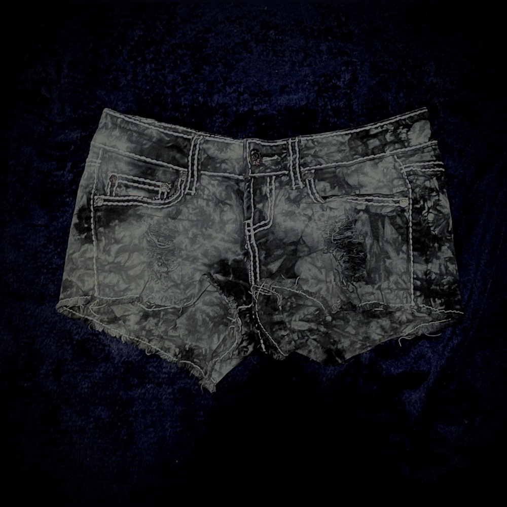 distressed acid washed shorts 🖤